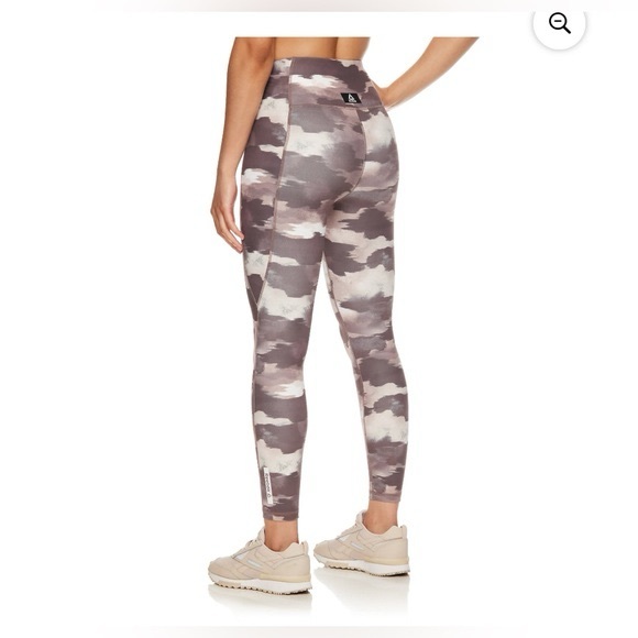 Reebok Women's Getaway High Rise Print 7/8
Leggings with Pockets. Small - Picture 2 of 10